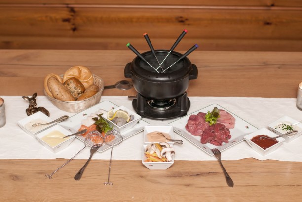 Fleisch und Fisch Fondue im Ennshof